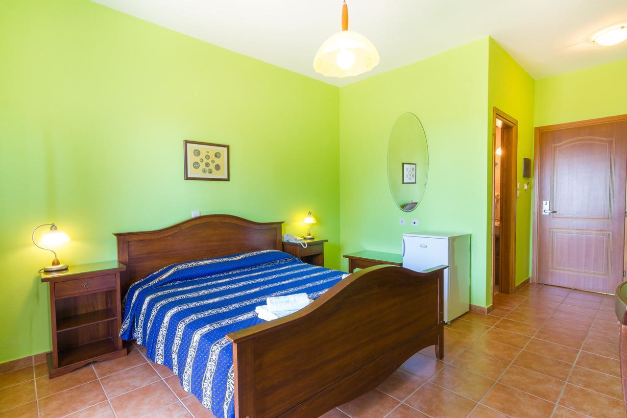 מלון Marónia Filosxenia Roxani Country House מראה חיצוני תמונה